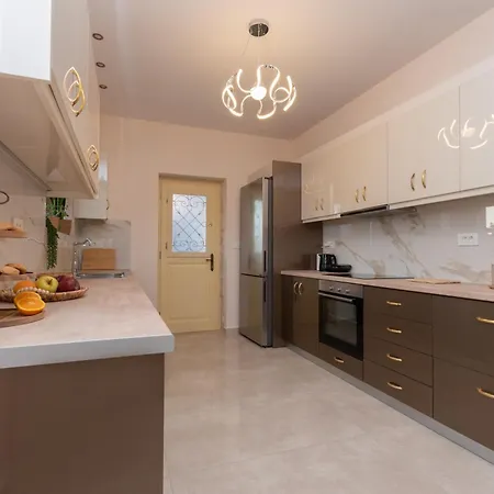 Villa Aurum Luxury Voz By Elite